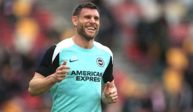 Milner đi v&agrave;o sử s&aacute;ch Ngoại hạng Anh.