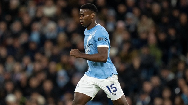 Ảnh bài viết Guehi thừa nhận thay đổi lối chơi hoàn toàn tại Man City