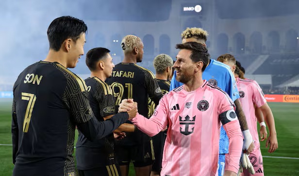Son Heung-min v&agrave; Lionel Messi l&agrave; 2 ng&ocirc;i sao được ch&uacute; &yacute; nhất tr&ecirc;n s&acirc;n.