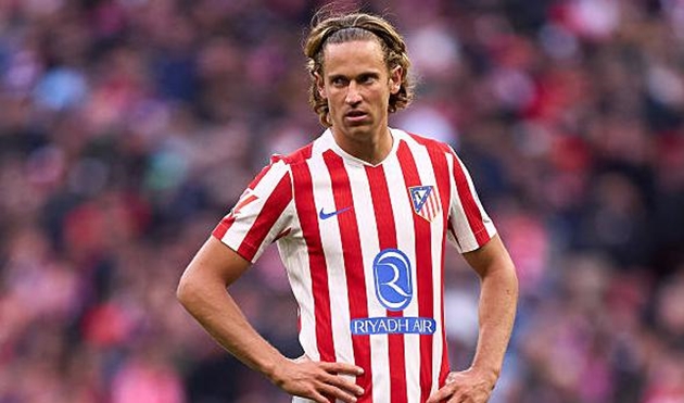 Marcos Llrente c&oacute; thể l&agrave; giải ph&aacute;p ngắn hạn cho Manchester United.