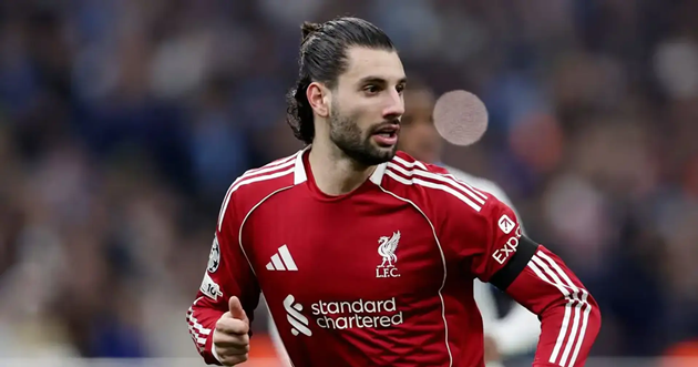 Szoboszlai t&aacute;i hiện h&igrave;nh ảnh của Gerrard.