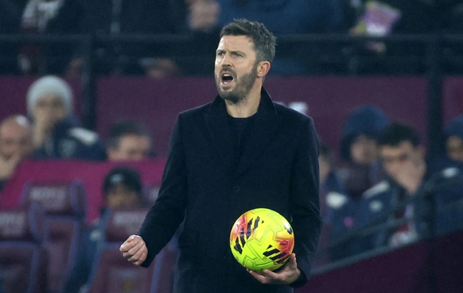 Ảnh bài viết Thiên thời địa lợi giúp Carrick rộng cửa dẫn dắt MU