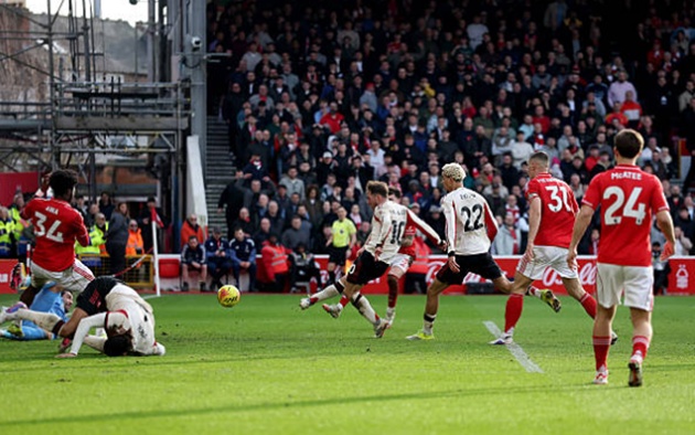 Ảnh bài viết Mac Allister ghi bàn phút 90+7, Liverpool thoát hiểm ngoạn mục