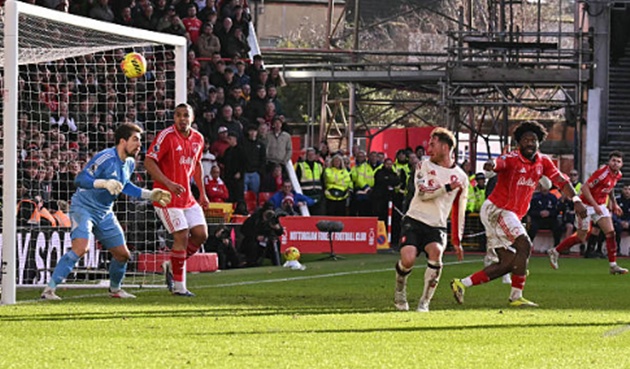 Số 10 bị từ chối một b&agrave;n thắng.