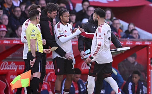 Ảnh bài viết Slot ca ngợi thần đồng 17 tuổi giúp Liverpool thoát hiểm