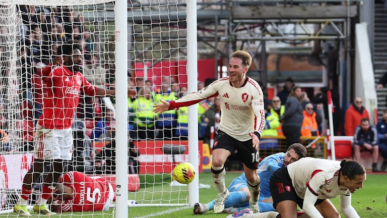 Alexis Mac Allister (8/10):&nbsp;Xuất sắc nhất trận. Tinh thần thi đấu ki&ecirc;n cường, ghi b&agrave;n ph&uacute;t b&ugrave; giờ sau khi bị VAR khước từ trước đ&oacute;.