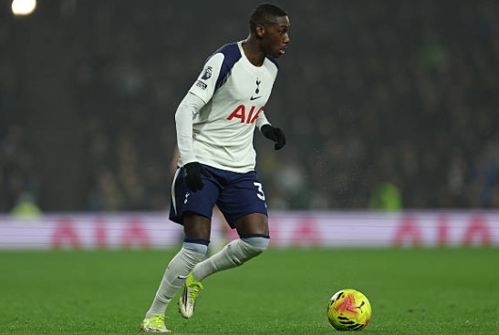 Kolo Muani ghi b&agrave;n qu&acirc;n b&igrave;nh tỷ số cho Spurs.