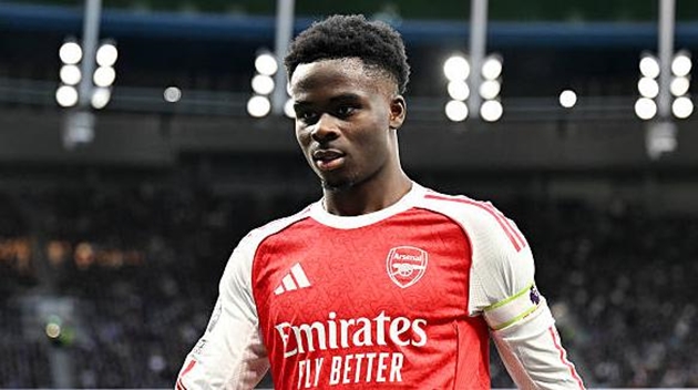 Bukayo Saka (7.2): Luôn là mối đe dọa thường trực bên hành lang cánh phải với những pha đi bóng lắt léo. Anh có pha phối hợp hay với đồng đội dẫn đến bàn thắng khai thông bế tắc của Eze.

Viktor Gyokeres (8.6): Lối chơi càn lướt của anh đã hoàn toàn áp đảo Dragusin trong suốt trận đấu. Sau pha bỏ lỡ đáng tiếc ở đầu trận, tuyển thủ Thụy Điển đã tỏa sáng với một cú sút đầy uy lực đầu hiệp hai và một pha dứt điểm tinh tế ở những phút cuối để ấn định chiến thắng.

Điểm số của các cầu thủ Arsenal. Ảnh: BongDa.com.vn.