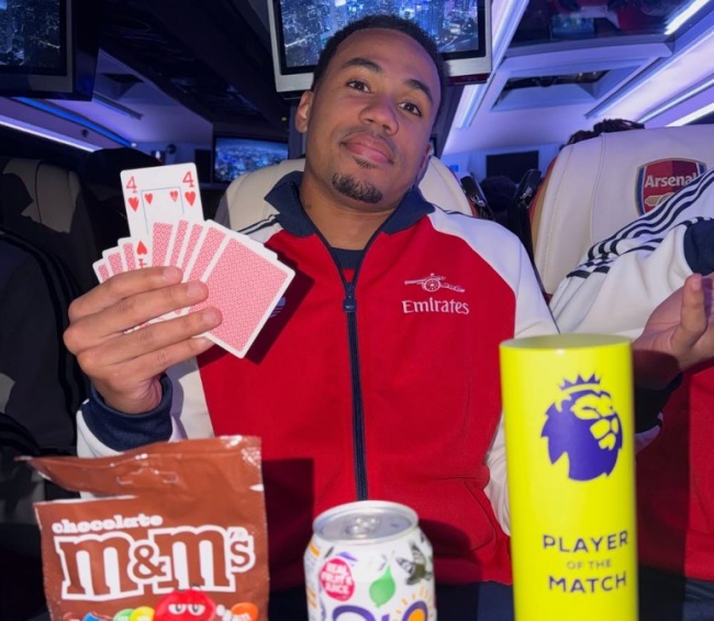 Gabriel đăng ảnh ăn mừng g&acirc;y tranh c&atilde;i.