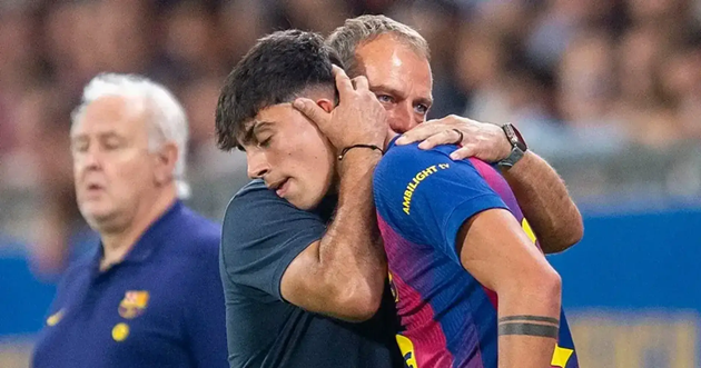 HLV Flick h&agrave;i l&ograve;ng với m&agrave;n thể hiện của Bernal.