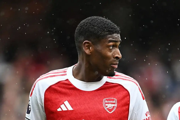 CĐV Arsenal đ&aacute;nh gi&aacute; cao m&agrave;n thể hiện của Mosquera trong trận thắng Nottingham.