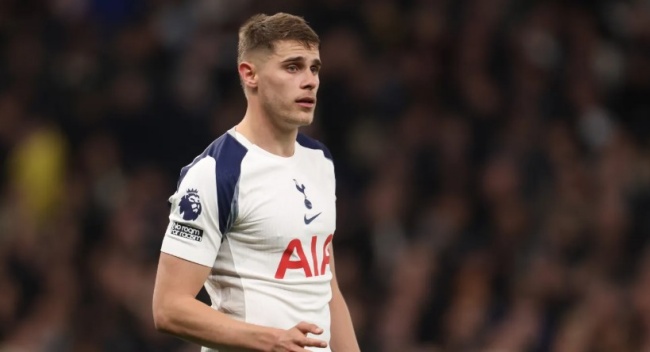 Micky van de Ven c&oacute; trận đấu k&eacute;m cỏi.