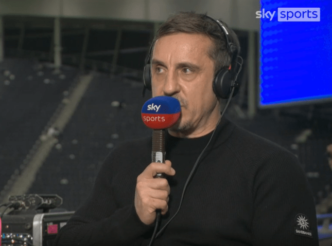 Neville ca ngợi bản lĩnh của Raya.