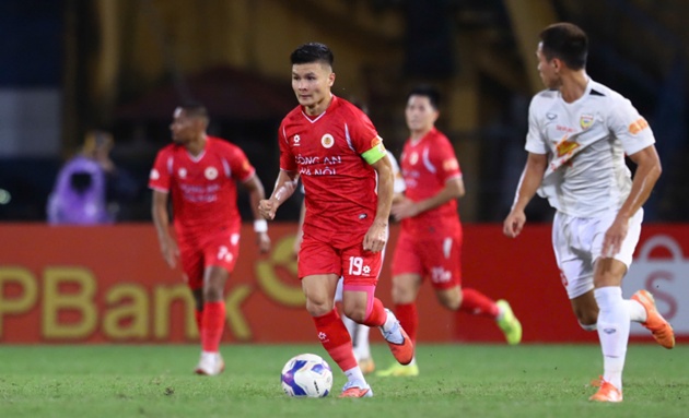 Quang Hải c&ugrave;ng to&agrave;n đội đang dẫn đầu V-League.