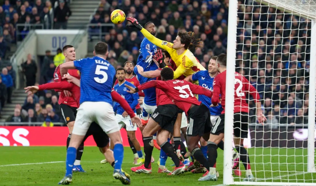 Senne Lammens đ&atilde; c&oacute; trận đấu xuất sắc.