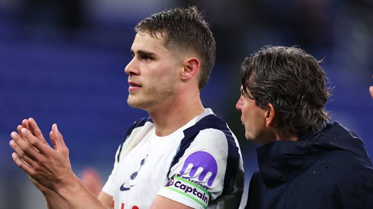 Van de Ven thiếu sự t&ocirc;n trọng đối với những HLV của m&igrave;nh.