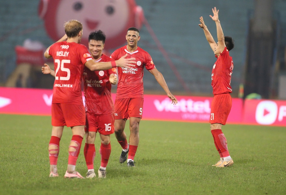 Thể C&ocirc;ng gi&agrave;nh chiến thắng nhọc nhằn.