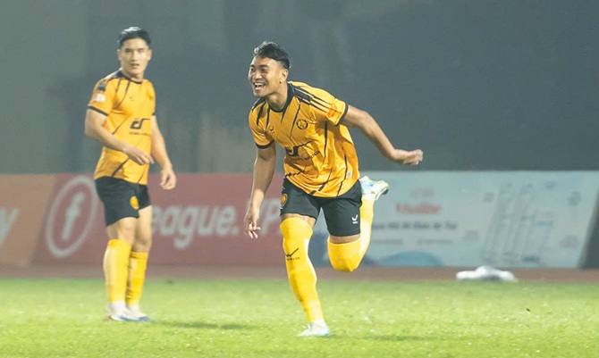 Ảnh bài viết Thanh Hóa tung thủ môn vào đá tiền đạo ở trận thua CAHN