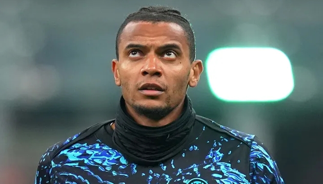 khiến Inter Milan trả gi&aacute;.