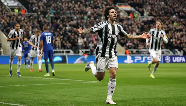 Tonali cho thấy r&otilde; sự quyết t&acirc;m d&ugrave; Newcastle United đ&atilde; thắng đậm.