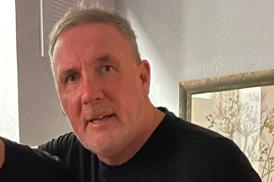 Người đứng sau bản hợp đồng định mệnh.