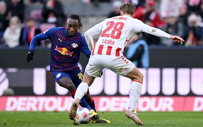 Diomande đang được 2 ông lớn Anh chú ý.