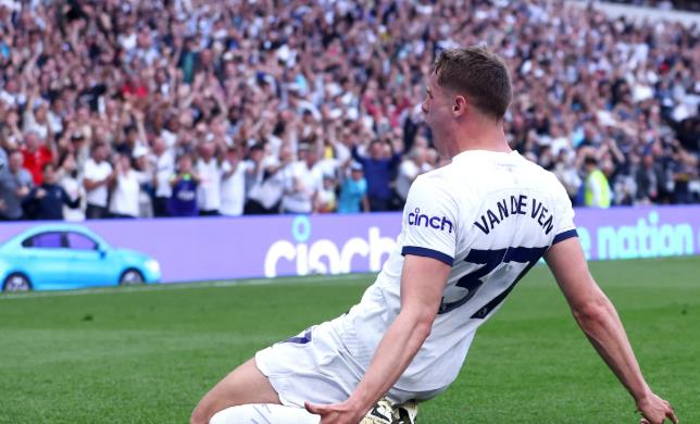 Micky van de Ven được Liverpool săn đón.