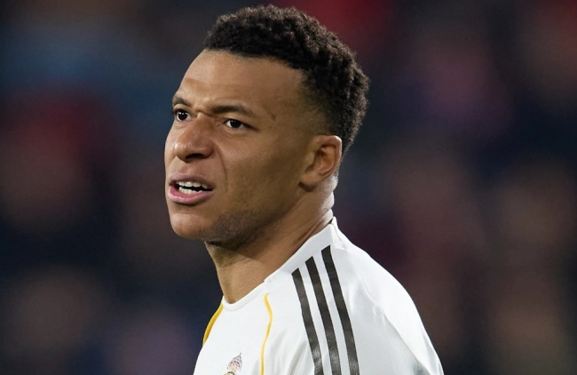 Mbappe bỏ ngỏ khả năng ra s&acirc;n.