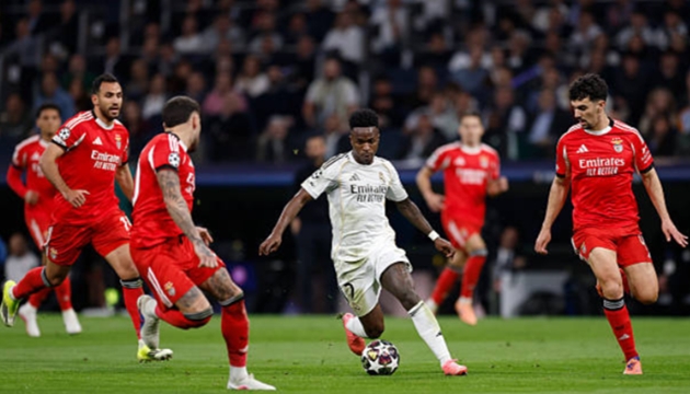 Real Madrid nỗ lực đ&aacute;nh bại Benfica của Jose Mourinho.