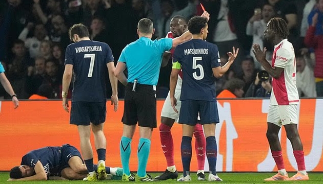 Thẻ đỏ tai hại của Mamadou Coulibaly.