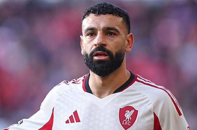 Mohamed Salah c&oacute; thể ở lại Liverpool h&egrave; tới.
