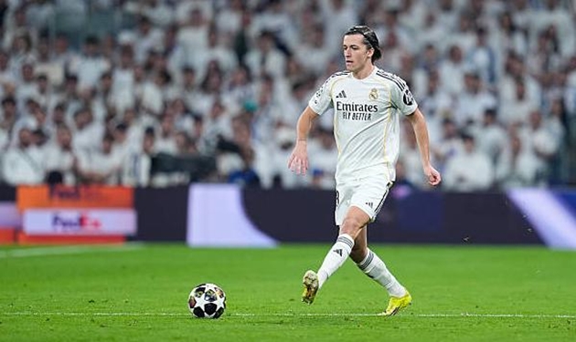 Alvaro Carreras (7.1/10): Anh đ&oacute;ng vai tr&ograve; hỗ trợ đắc lực cho Vinicius b&ecirc;n h&agrave;nh lang c&aacute;nh một c&aacute;ch xuất sắc. Carreras lu&ocirc;n giữ được sự điềm tĩnh v&agrave; duy tr&igrave; lối chơi chặt chẽ mỗi khi c&oacute; b&oacute;ng trong ch&acirc;n.