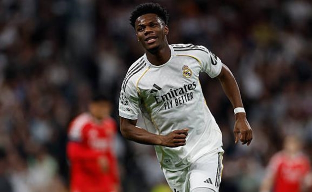 Aurelien Tchouameni (8.0/10): Cầu thủ xuất sắc nhất nơi tuyến giữa. Anh ghi một b&agrave;n thắng tuyệt đẹp với c&uacute; s&uacute;t xa đầy quyết đo&aacute;n từ r&igrave;a v&ograve;ng cấm, đồng thời kiểm so&aacute;t ho&agrave;n to&agrave;n nhịp độ trận đấu.