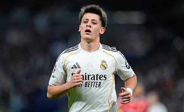 Arda Guler (6.9/10): Thi đấu kh&aacute; điềm tĩnh nhưng k&eacute;m duy&ecirc;n khi bị c&ocirc;ng nghệ VAR từ chối một b&agrave;n thắng. Nh&igrave;n chung, Guler tr&ograve;n vai nhưng lẽ ra c&oacute; thể đ&oacute;ng g&oacute;p t&iacute;ch cực hơn v&agrave;o lối chơi chung.