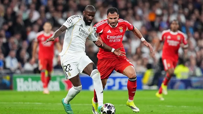 Cặp trung vệ của Real Madrid đ&atilde; c&oacute; trận đấu k&eacute;m chắc chắn.