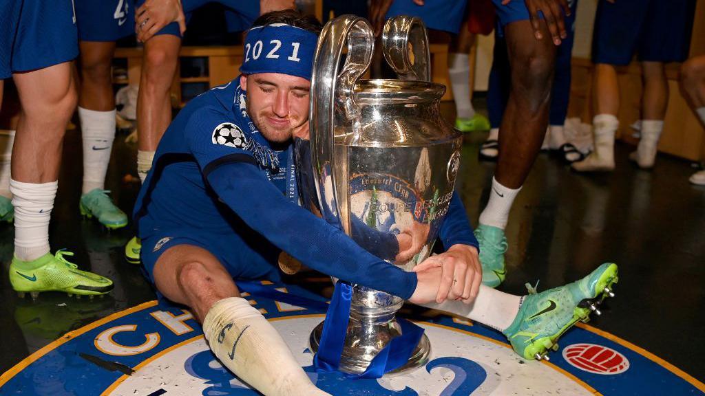 Khi ph&ograve;ng thay đồ trở th&agrave;nh thế giới ri&ecirc;ng.