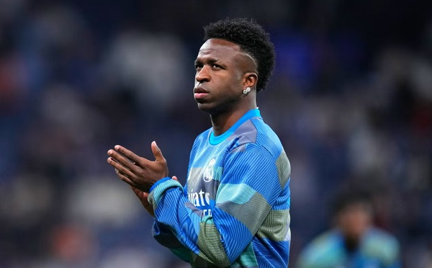 Ảnh bài viết Được CĐV tiếp sức, Vinicius lập công loại Benfica