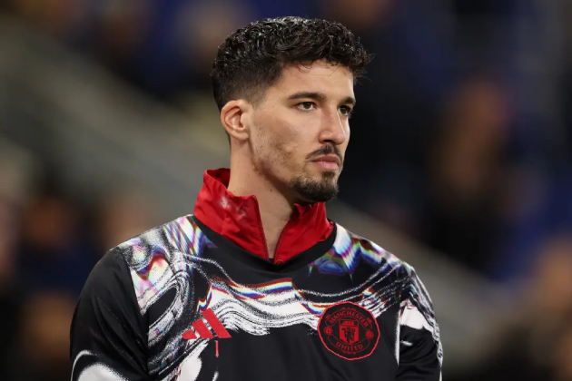 Ảnh bài viết Carrick gật đầu, MU chia tay Bayindir giá 4 triệu bảng