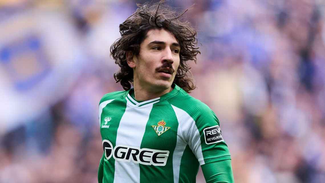 Bellerin là đồng sở hữu của Forest Green Rovers.