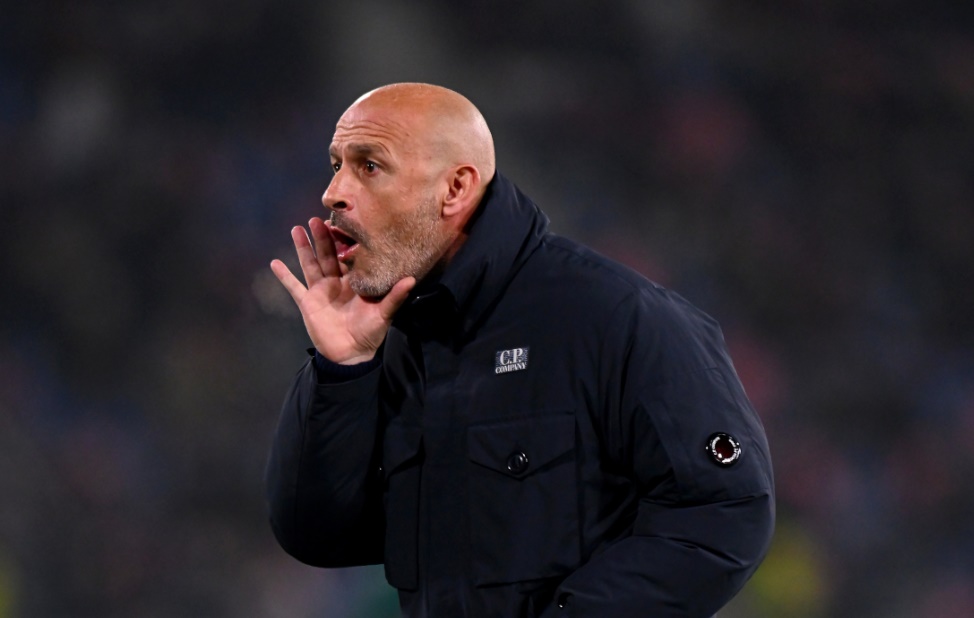 Vincenzo Italiano c&ugrave;ng c&aacute;c học tr&ograve; gi&agrave;nh v&eacute; đi tiếp tại Europa League.