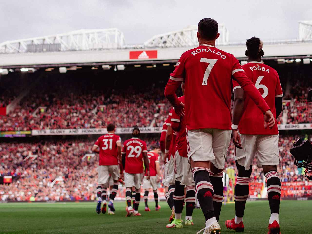 Khi số 7 trở về giữa biển người.