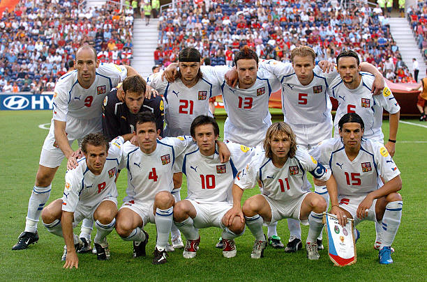 Đội h&igrave;nh tuyển Cộng H&ograve;a S&eacute;c tại EURO 2004 với những gương mặt huyền thoại của b&oacute;ng đ&aacute; thế giới.