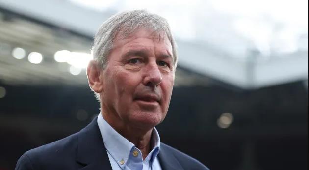 Huyền thoại Robson khuy&ecirc;n MU mua Wharton v&agrave; Anderson.