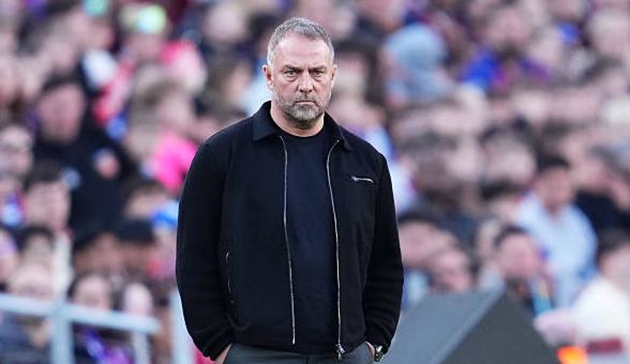 Hansi Flick sẽ phải tìm cách xoay tua đội hình.