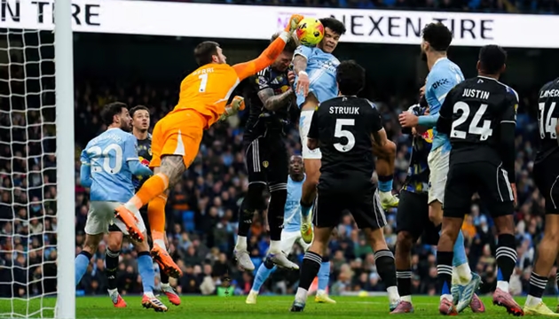 Leeds vẫn lu&ocirc;n l&agrave; đối thủ kh&oacute; chịu tại Ngoại hạng Anh.