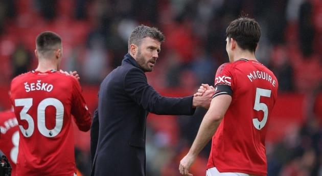 Ảnh bài viết Michael Carrick úp mở kế hoạch giữ chân Harry Maguire