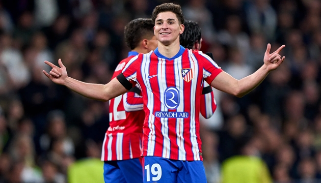 Barca hưởng lợi trong cuộc đua gi&agrave;nh Alvarez.