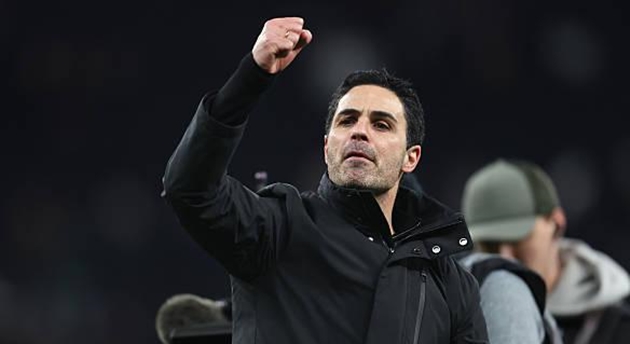 Mikel Arteta v&agrave; c&aacute;c học tr&ograve; gặp thuận lợi ở Champions League.