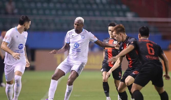 Nam Định tiếp đ&oacute;n Ninh B&igrave;nh tại v&ograve;ng 14 V-League.