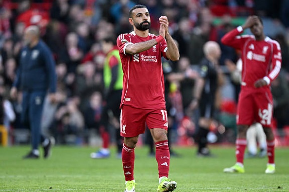 Mohamed Salah &ndash; 6.9 điểm: Một ng&agrave;y thi đấu dưới sức của ng&ocirc;i sao người Ai Cập. Salah gặp kh&oacute; khăn trong việc t&igrave;m đường v&agrave;o khung th&agrave;nh West Ham v&agrave; kh&ocirc;ng tạo ra được những pha dứt điểm đột biến như thường thấy. Anh thi đấu nỗ lực nhưng thiếu đi sự sắc sảo cuối c&ugrave;ng.